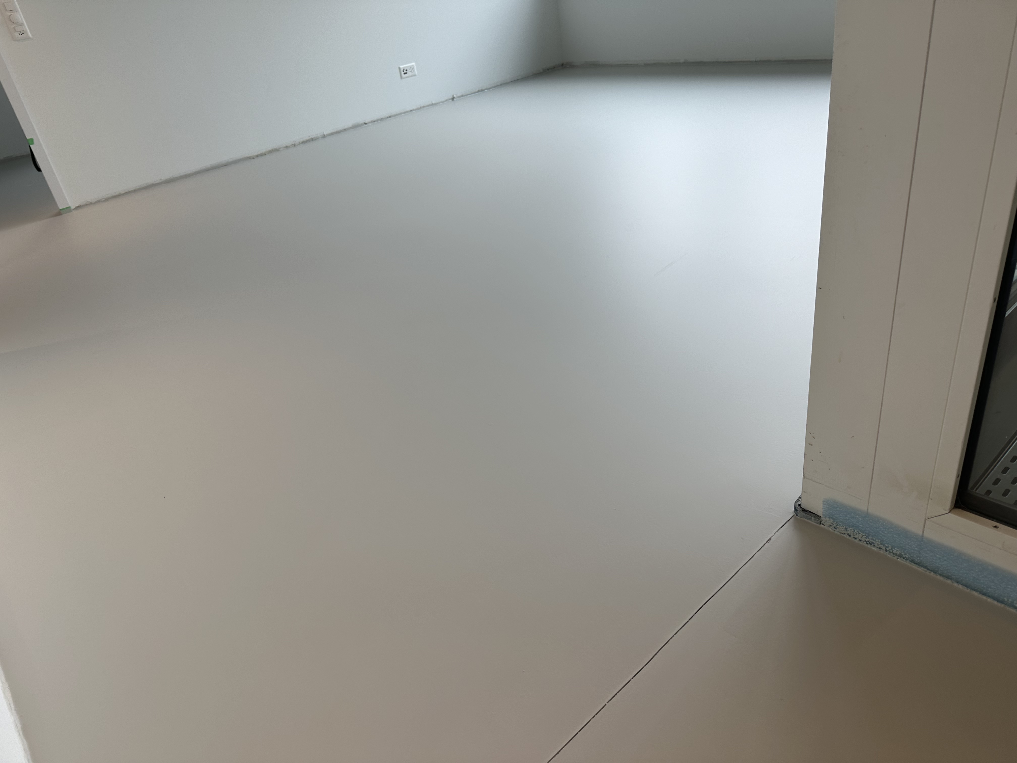 Fugenlose Epoxyböden für Industrie und Aussen und Wohnbereich